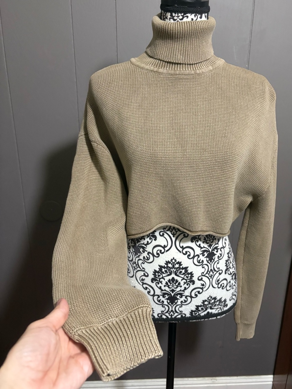 ZARA Turtleneck Cropped Knit Sweater in Beige - Picture 2 of 6